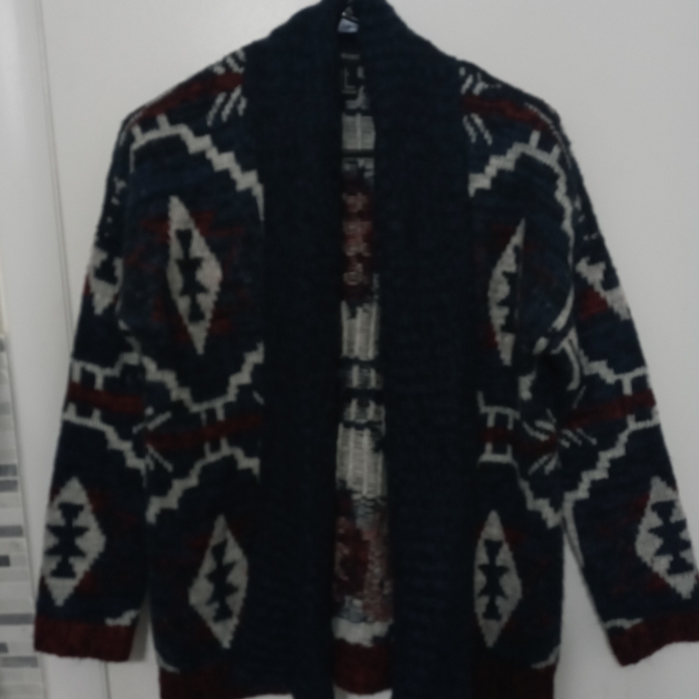 Forever 21  Long Sleeve Cozy Chunky knit Southwestern print cardigan  sweater
